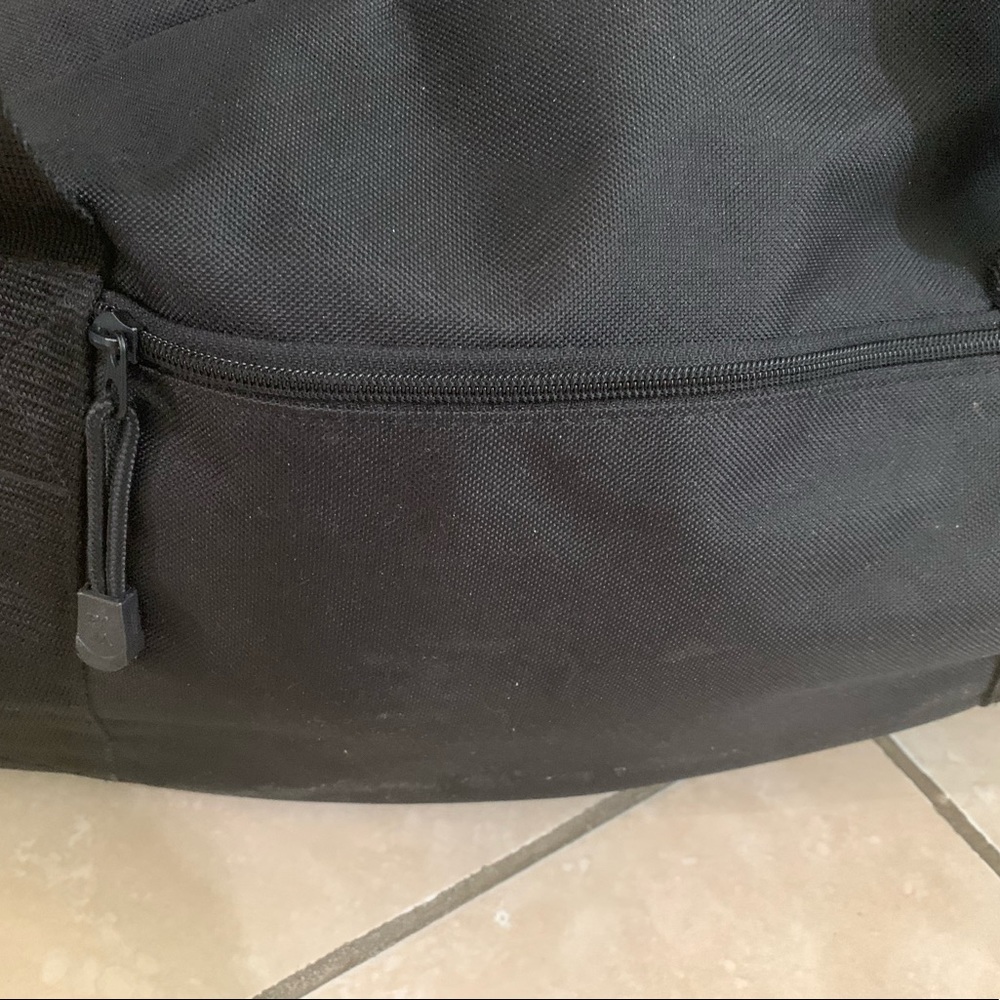 NETVERSANT Duffle Bag - Picture 5 of 6
